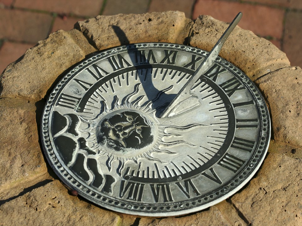 How do Sundials Tell Time? Little to Great Scientists